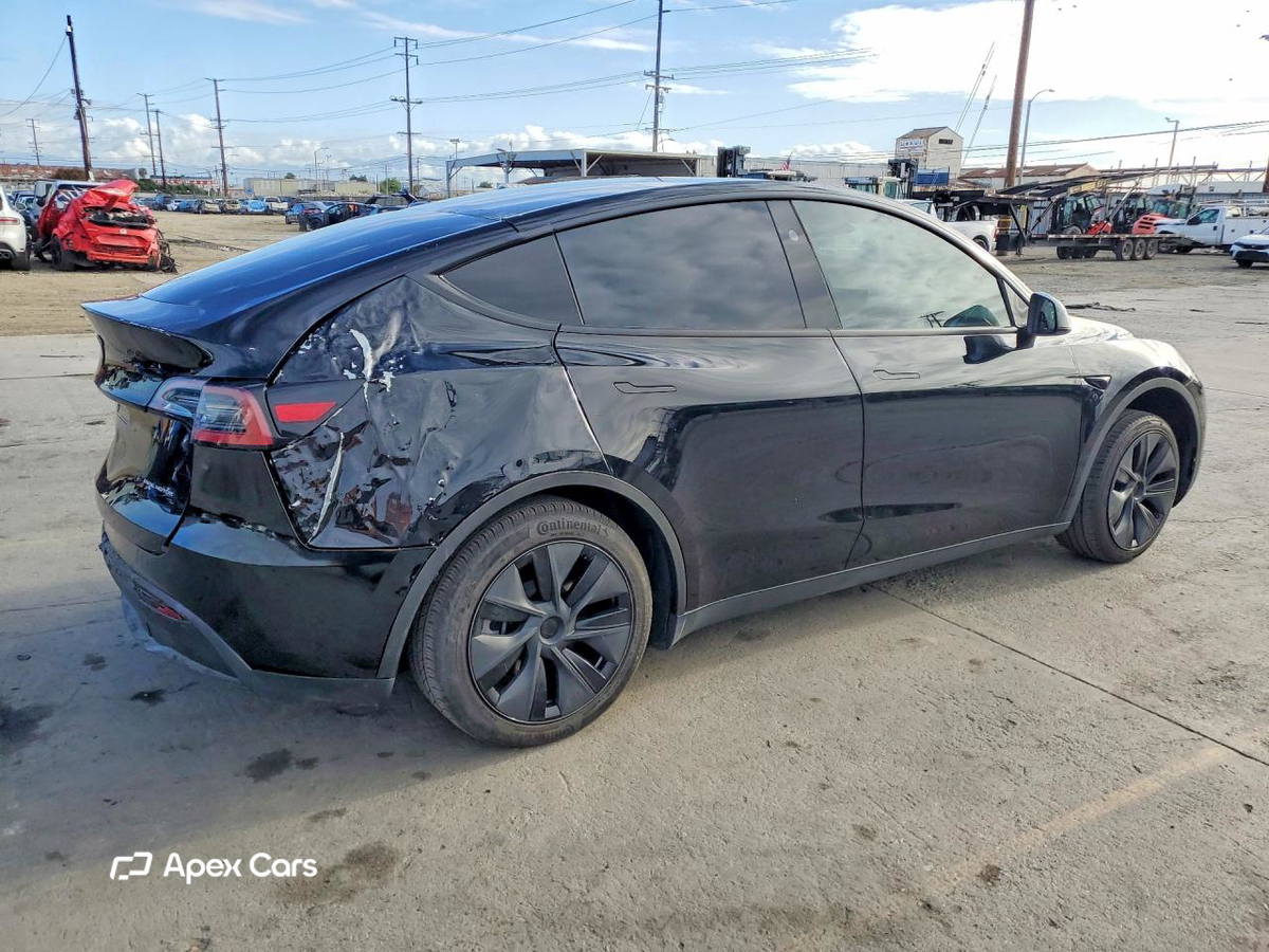 Tesla Model Y 2025