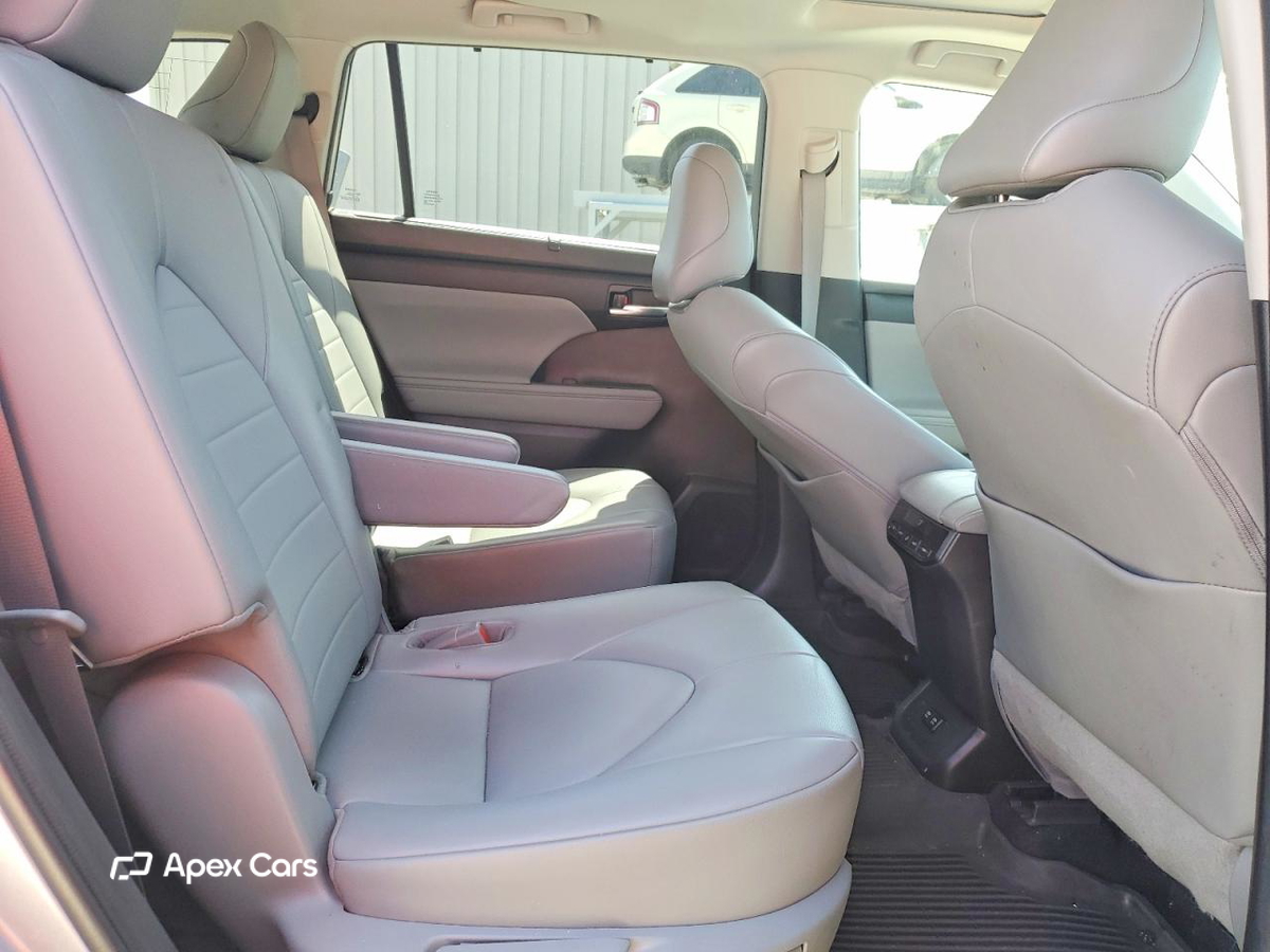 Toyota Highlander 2021