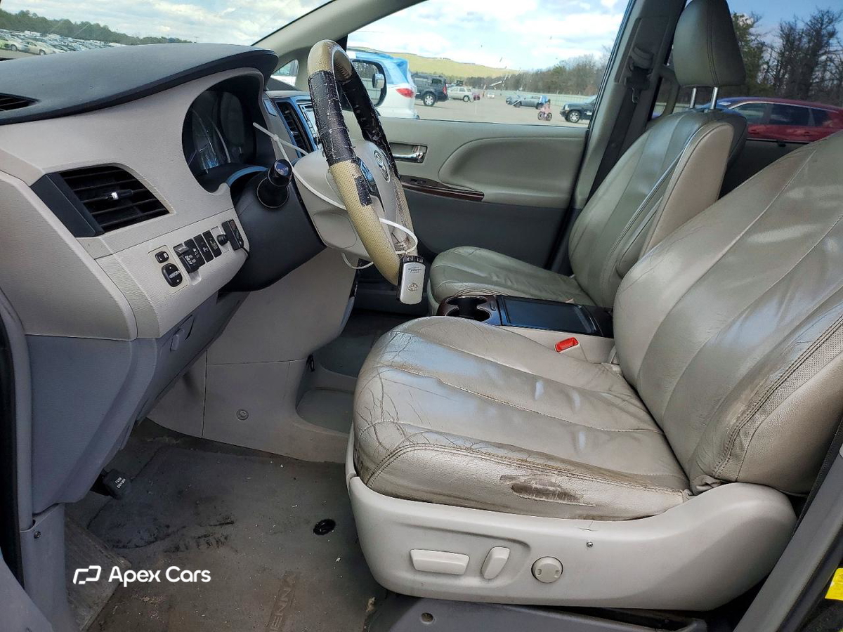 Toyota Sienna 2013