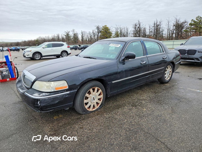 2010 Lincoln Town Car - Image 1 of 5