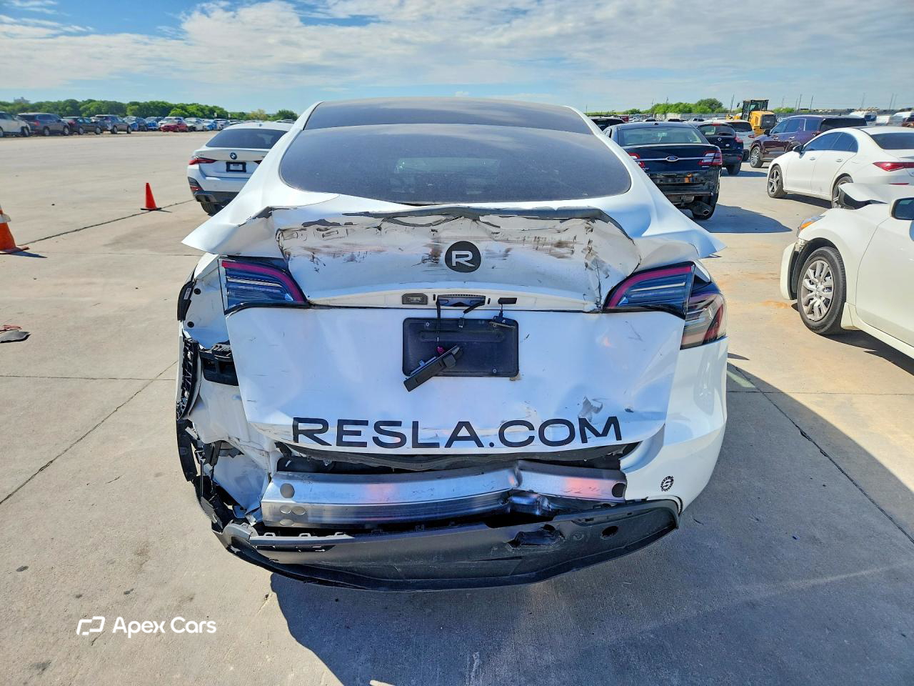 Tesla Model Y 2024