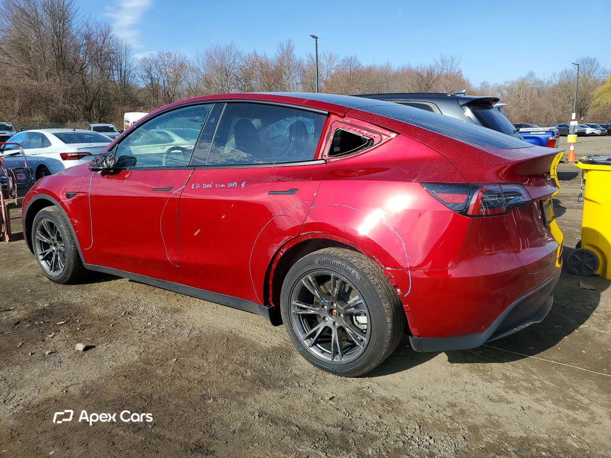 Tesla Model Y 2025