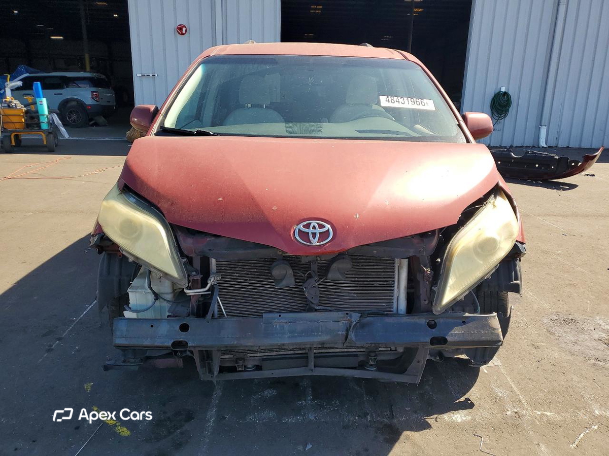 Toyota Sienna 2011
