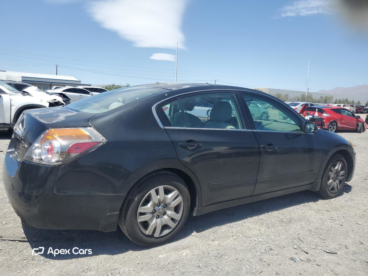 Nissan Altima 2010