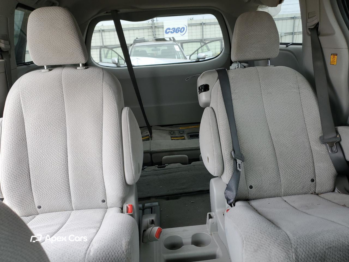 Toyota Sienna 2012
