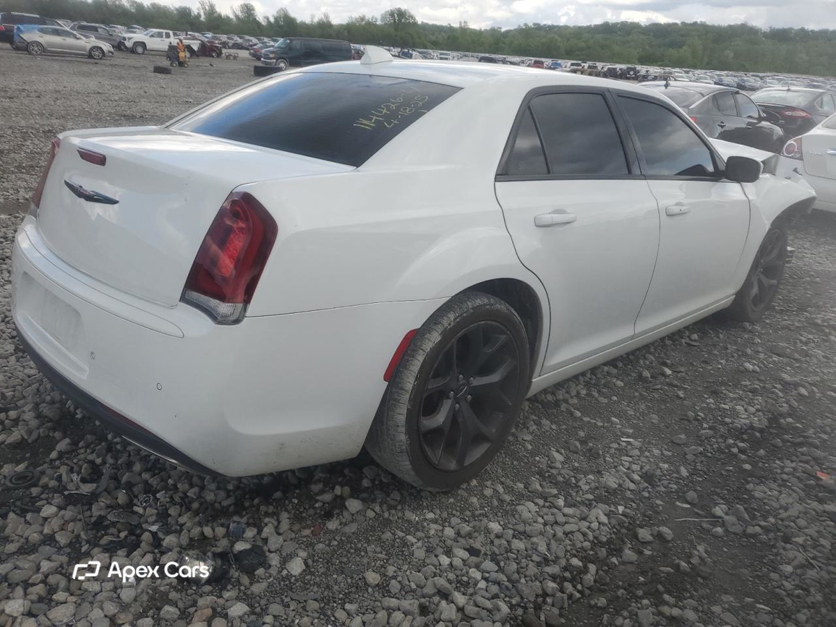 Chrysler 300 2021