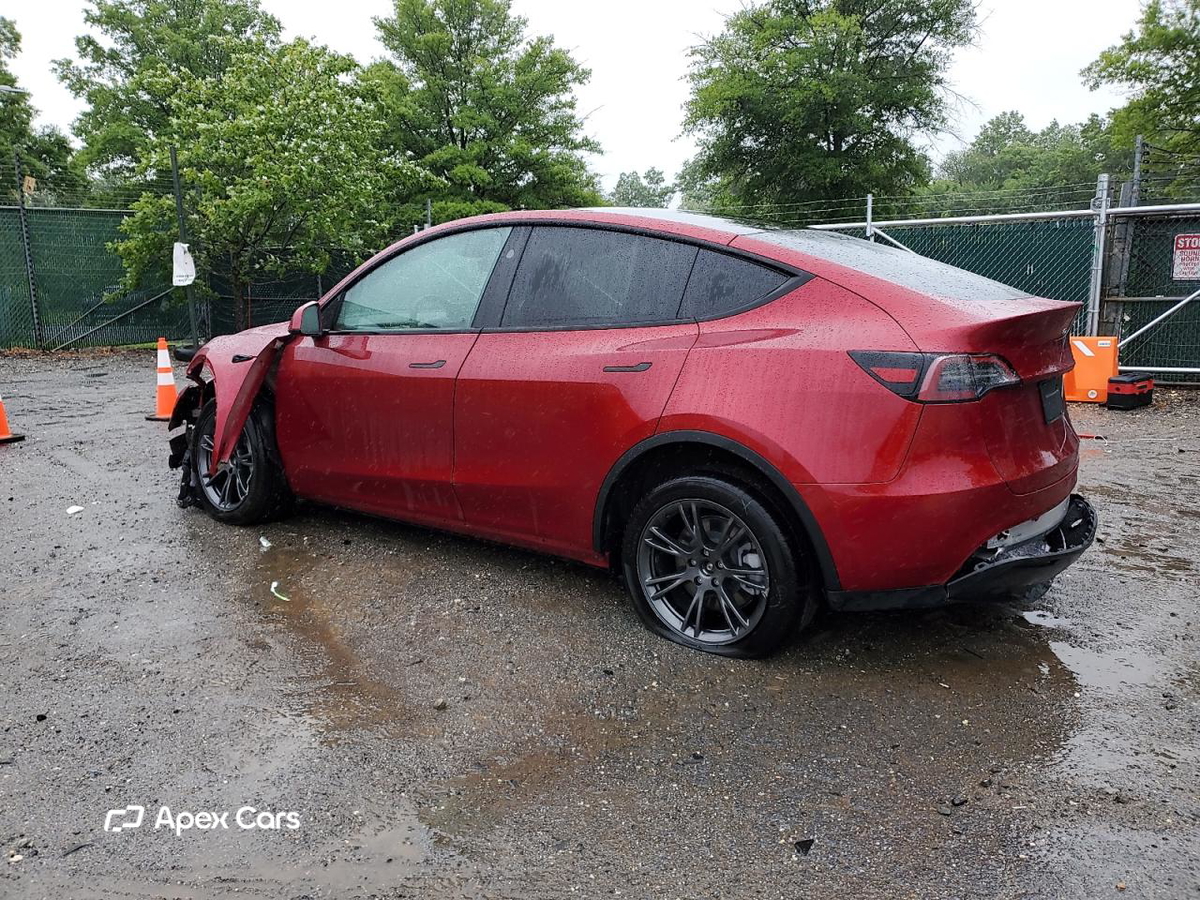 Tesla Model Y 2024