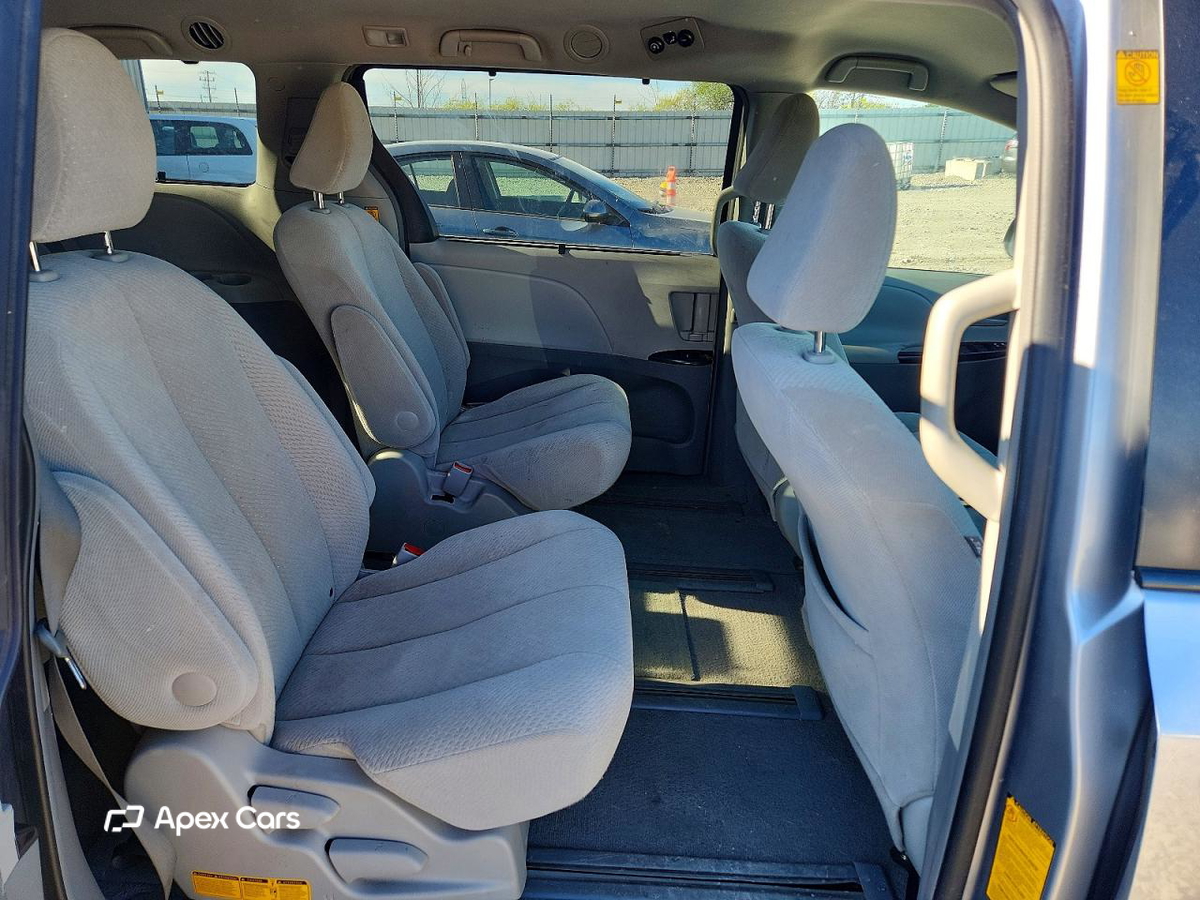 Toyota Sienna 2011