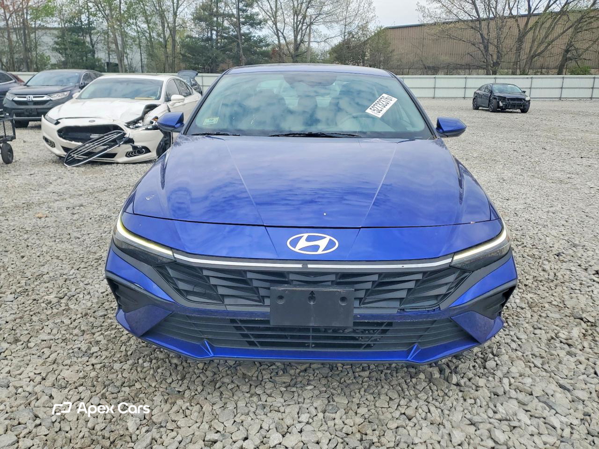 Hyundai Elantra 2024