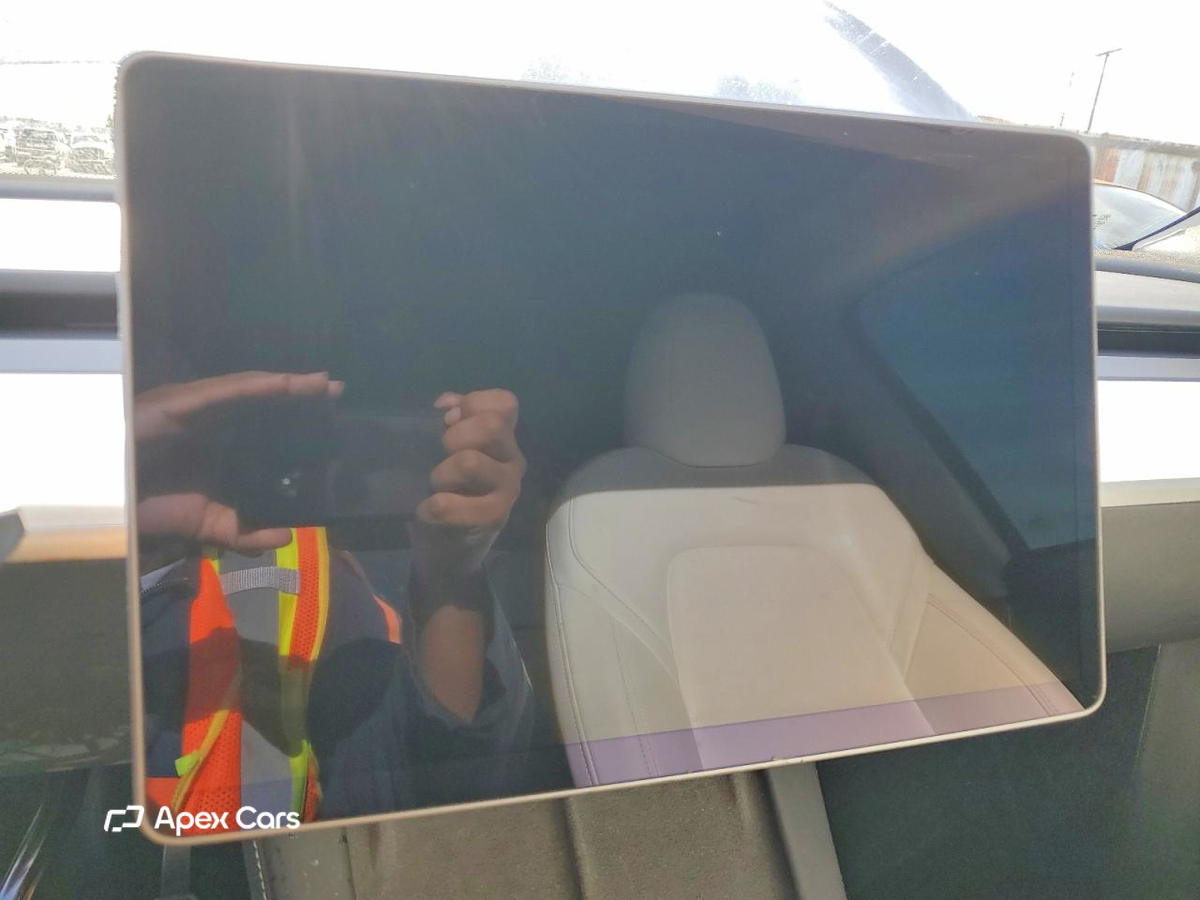 Tesla Model Y 2025