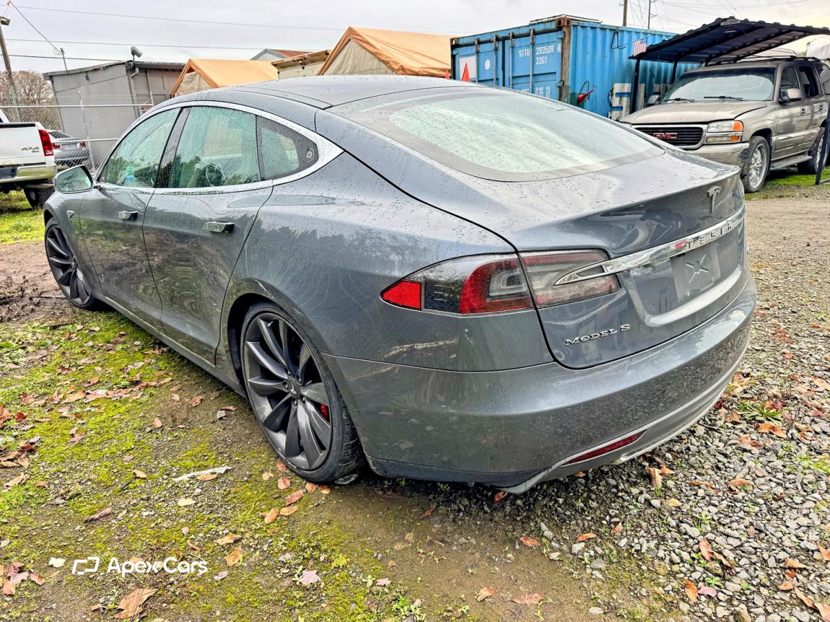 Tesla Model S 2014