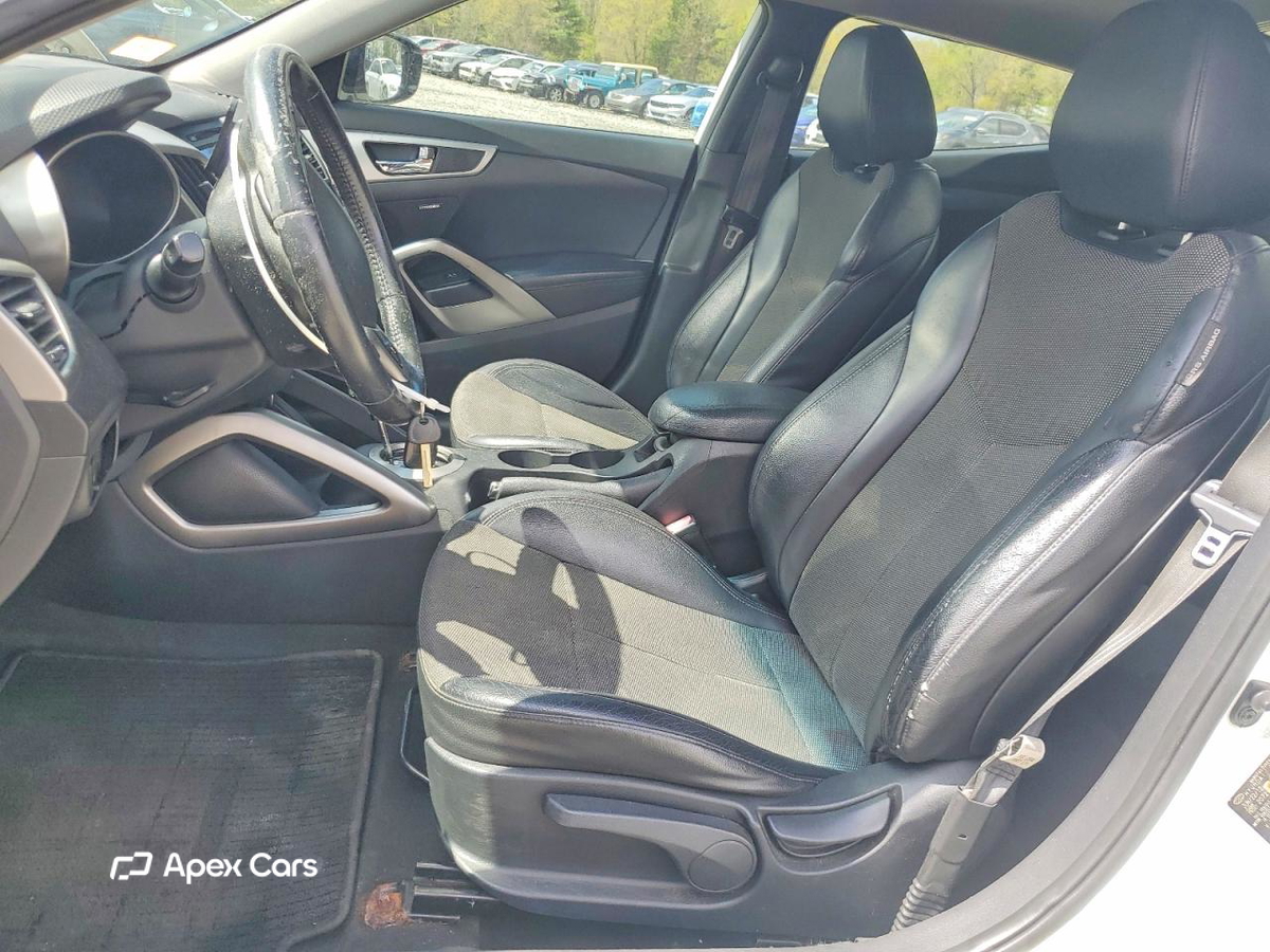 Hyundai Veloster 2013