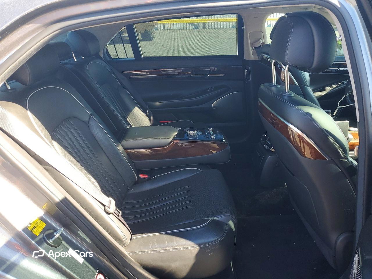 Genesis G90 2017