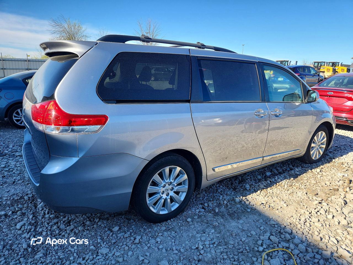 Toyota Sienna 2011