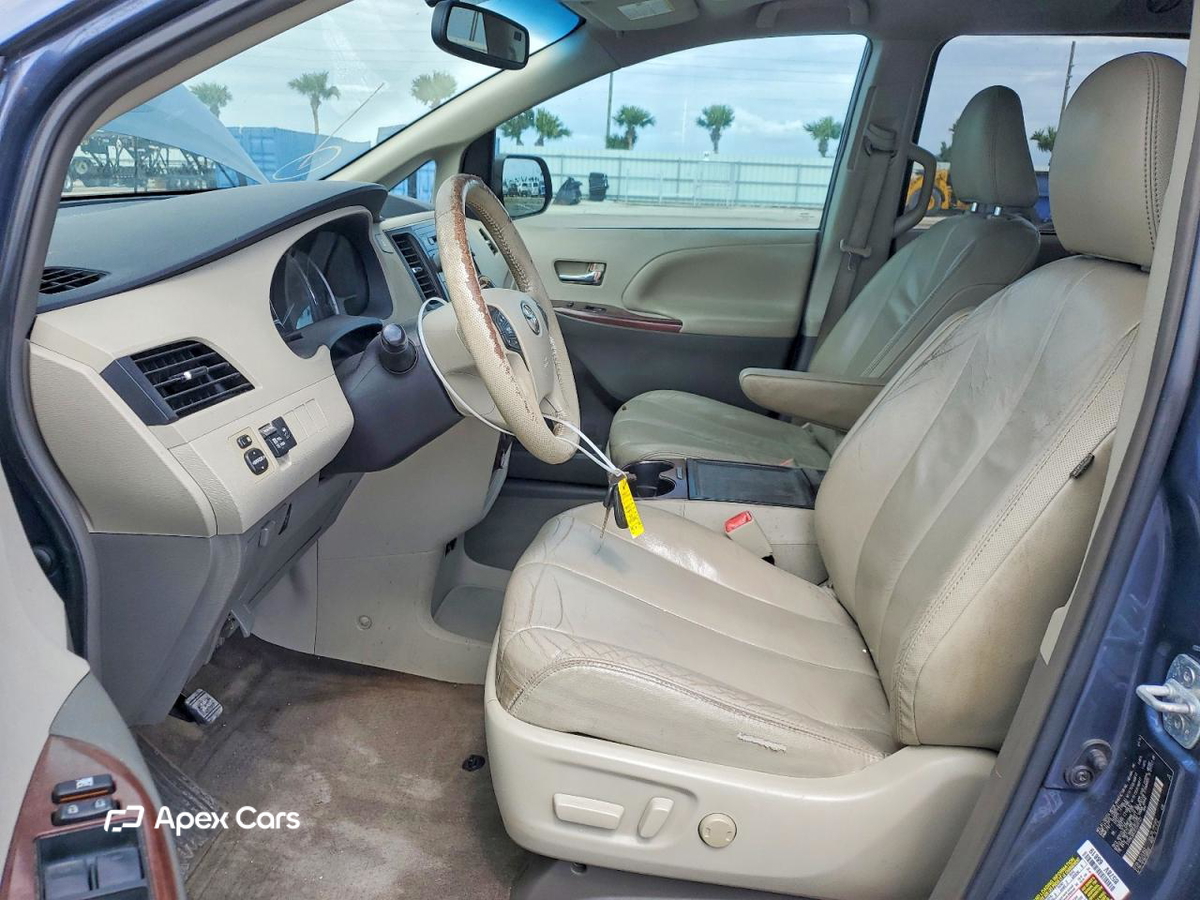 Toyota Sienna 2014