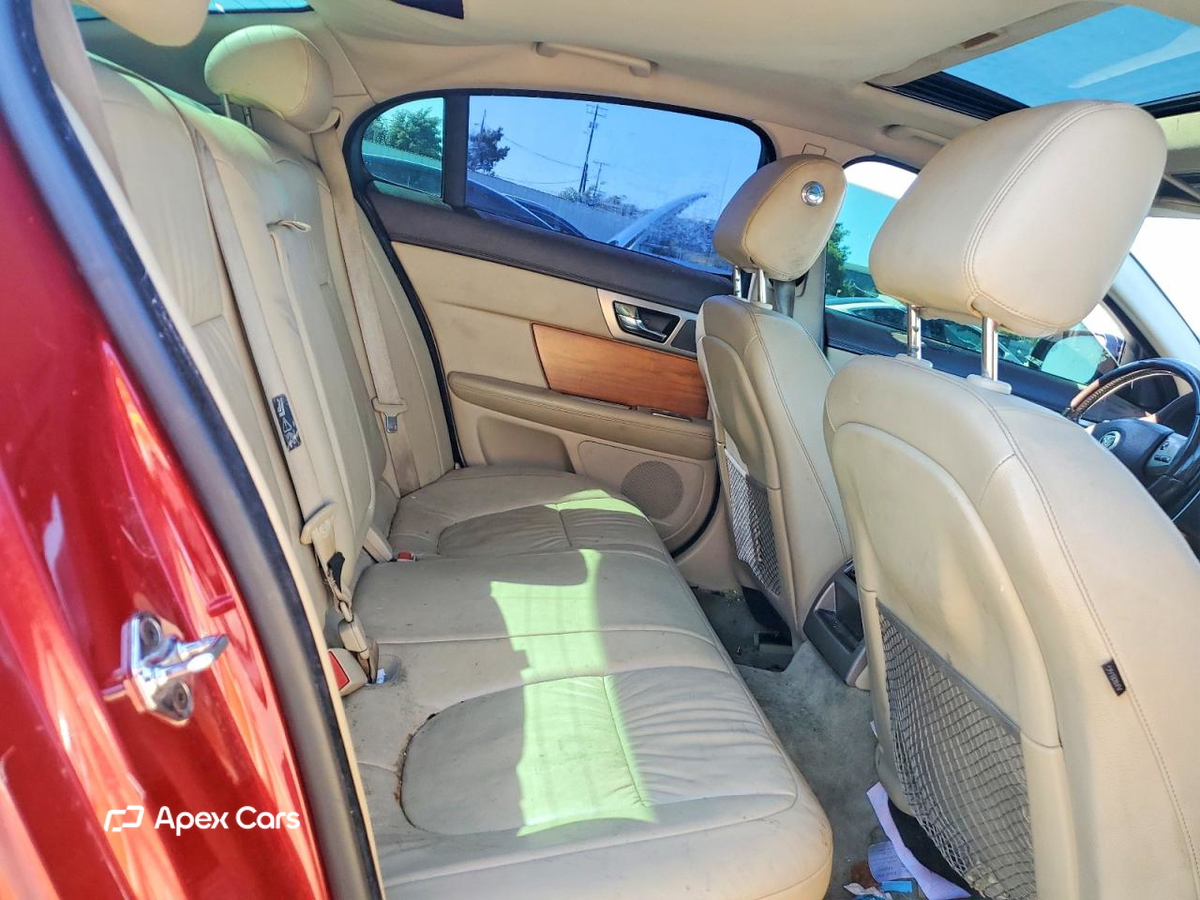 Jaguar XF 2010
