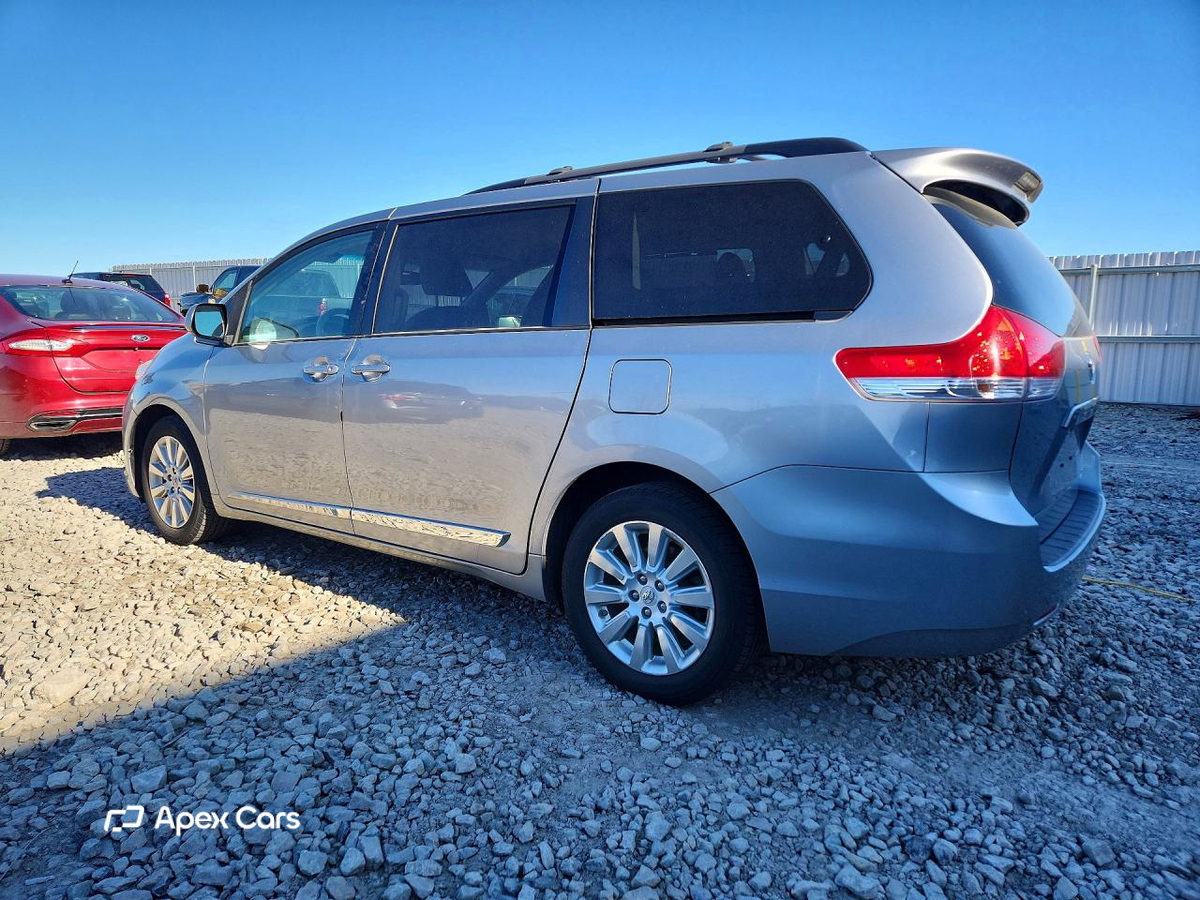 Toyota Sienna 2011
