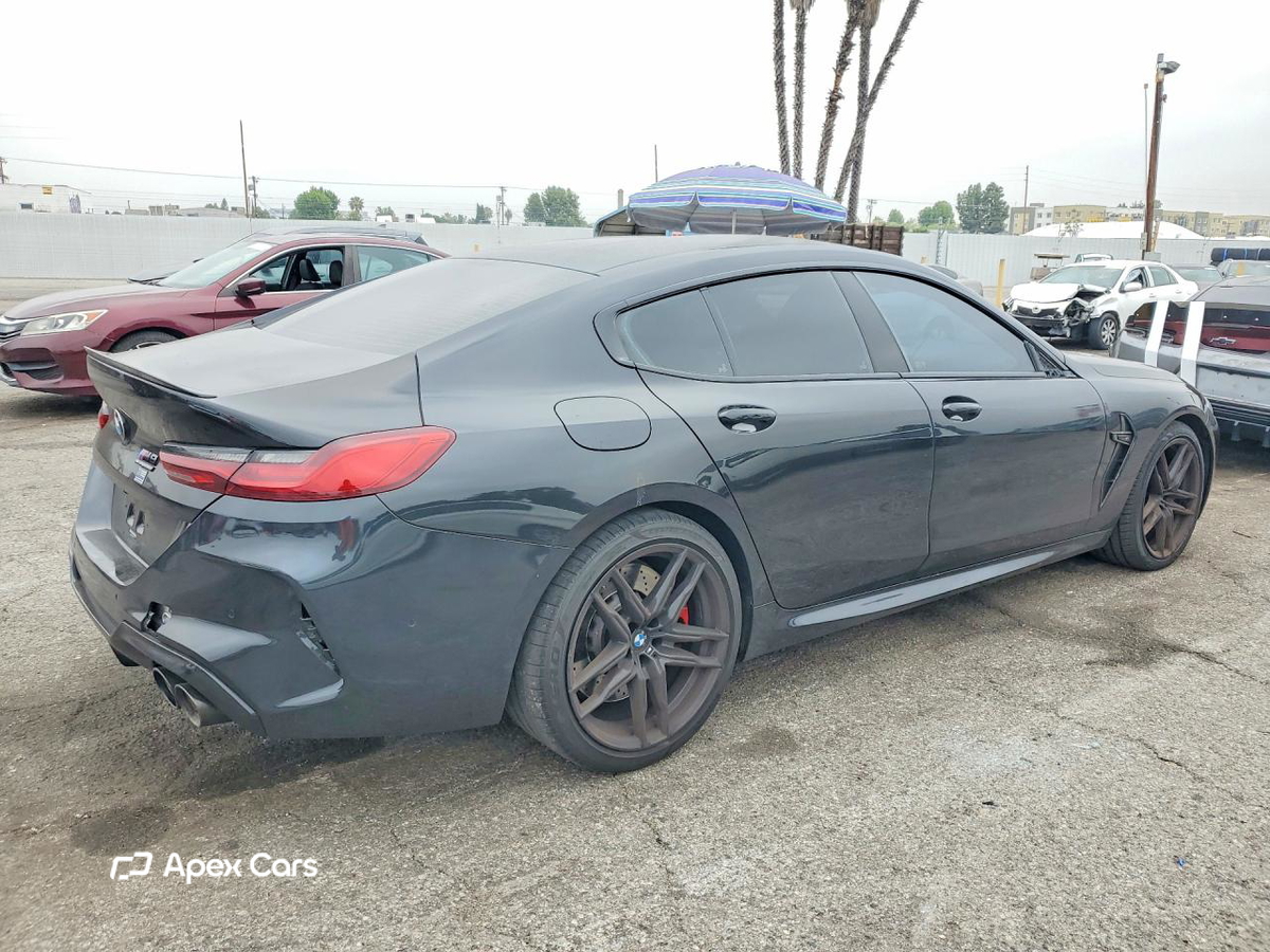 BMW M8 2022