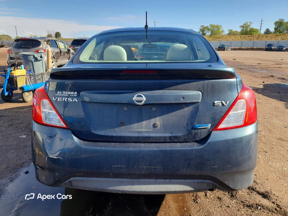 Nissan Versa 2015