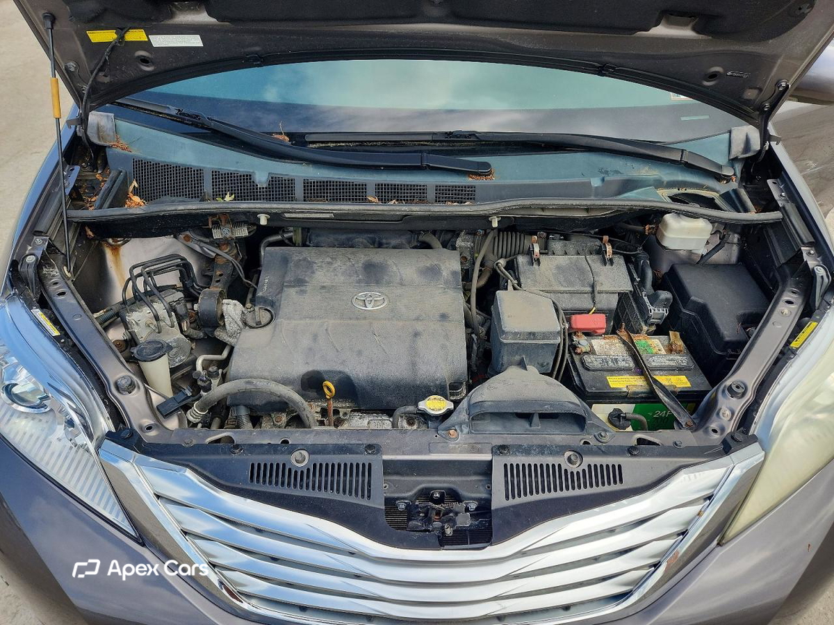 Toyota Sienna 2012