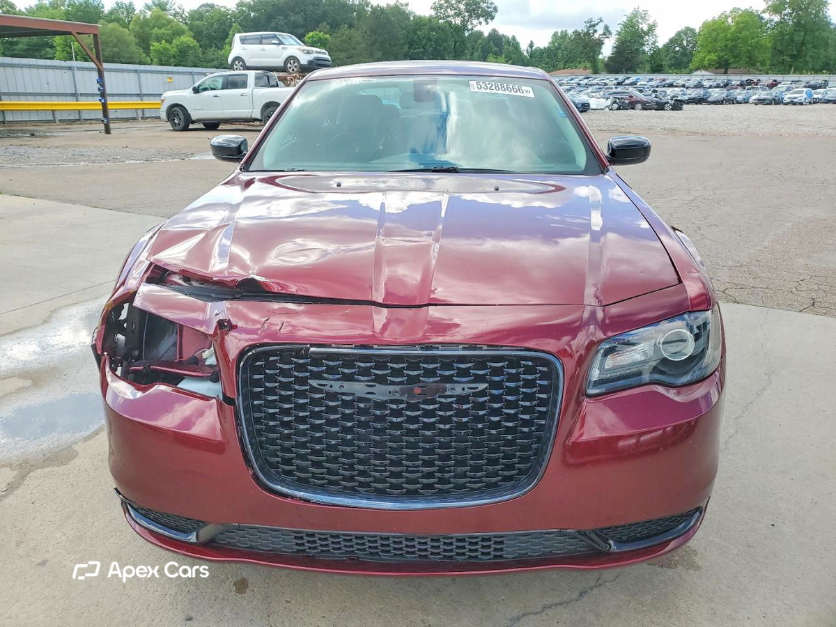 Chrysler 300 2021