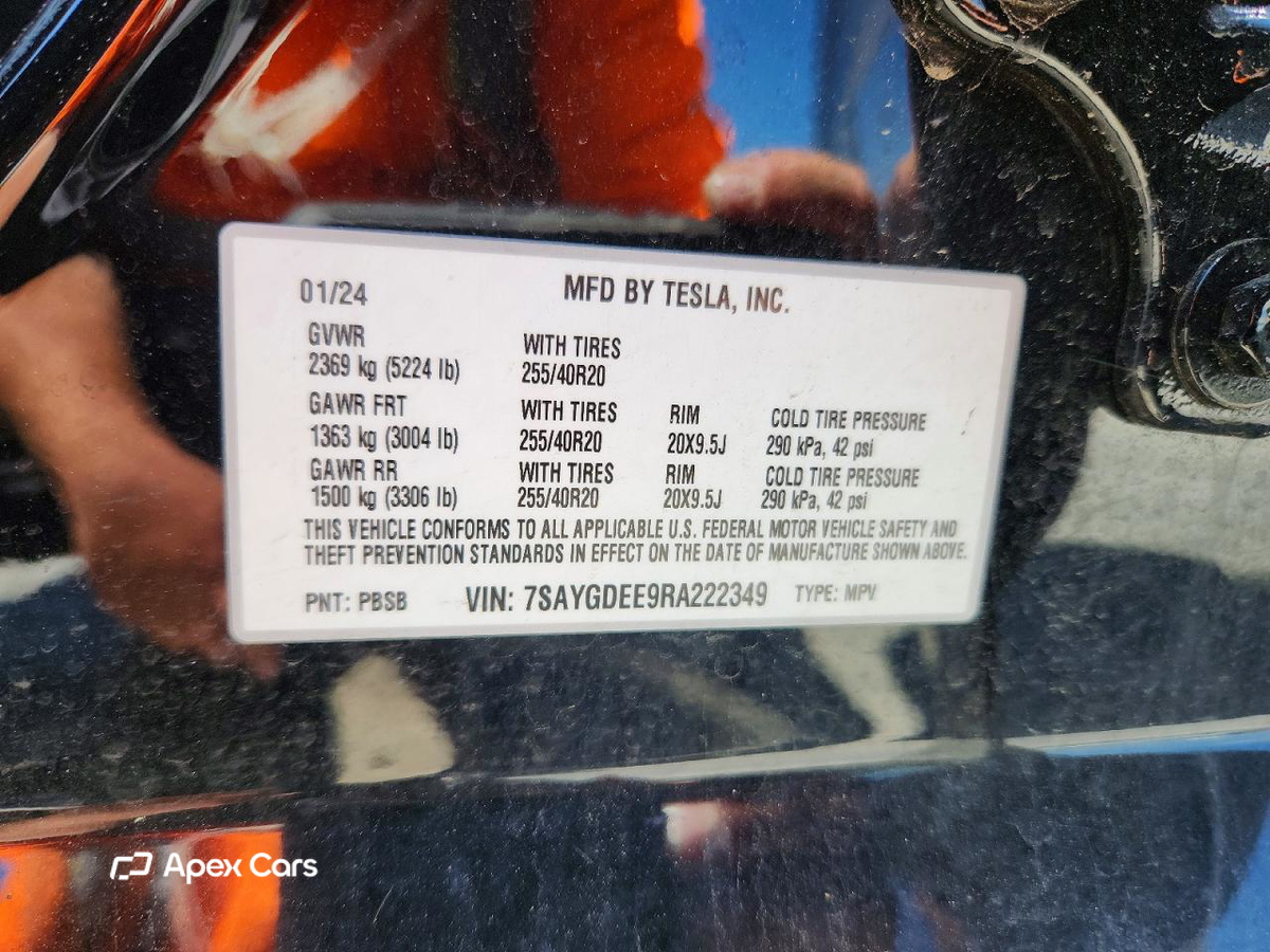 Tesla Model Y 2024