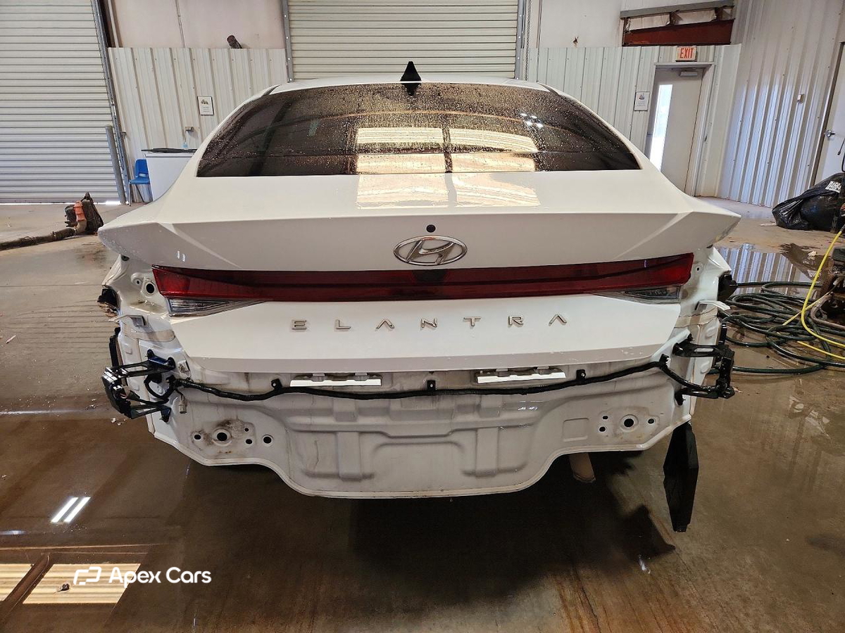 Hyundai Elantra 2021