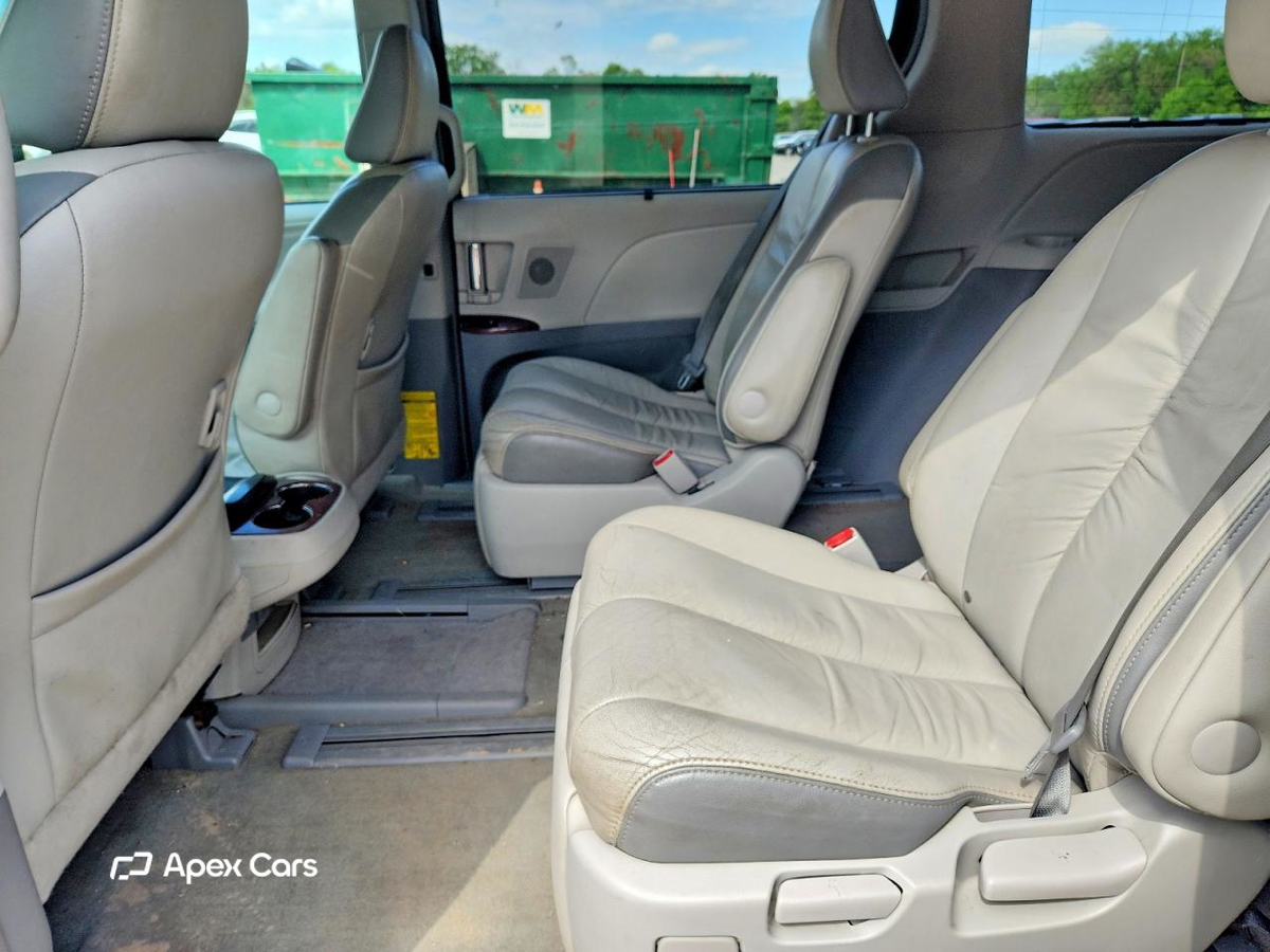 Toyota Sienna 2012