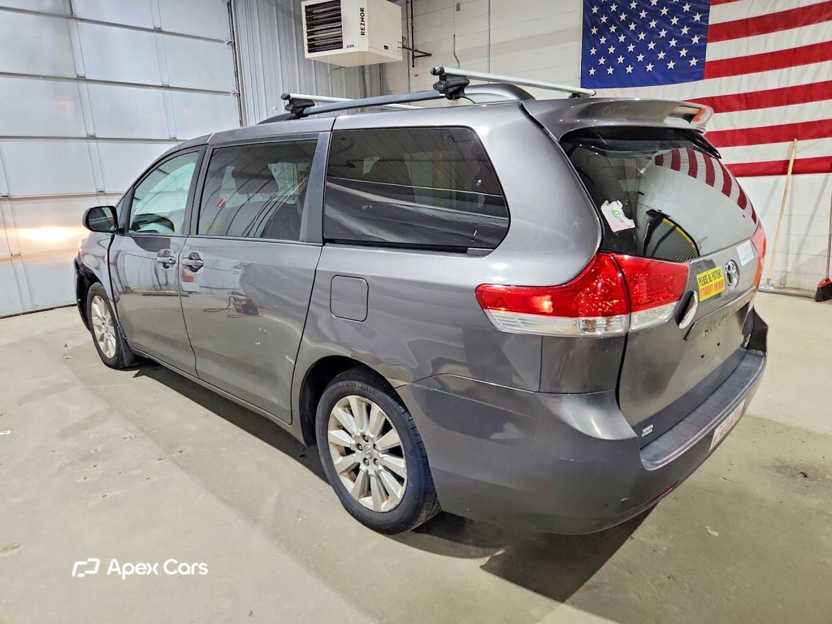 Toyota Sienna 2011