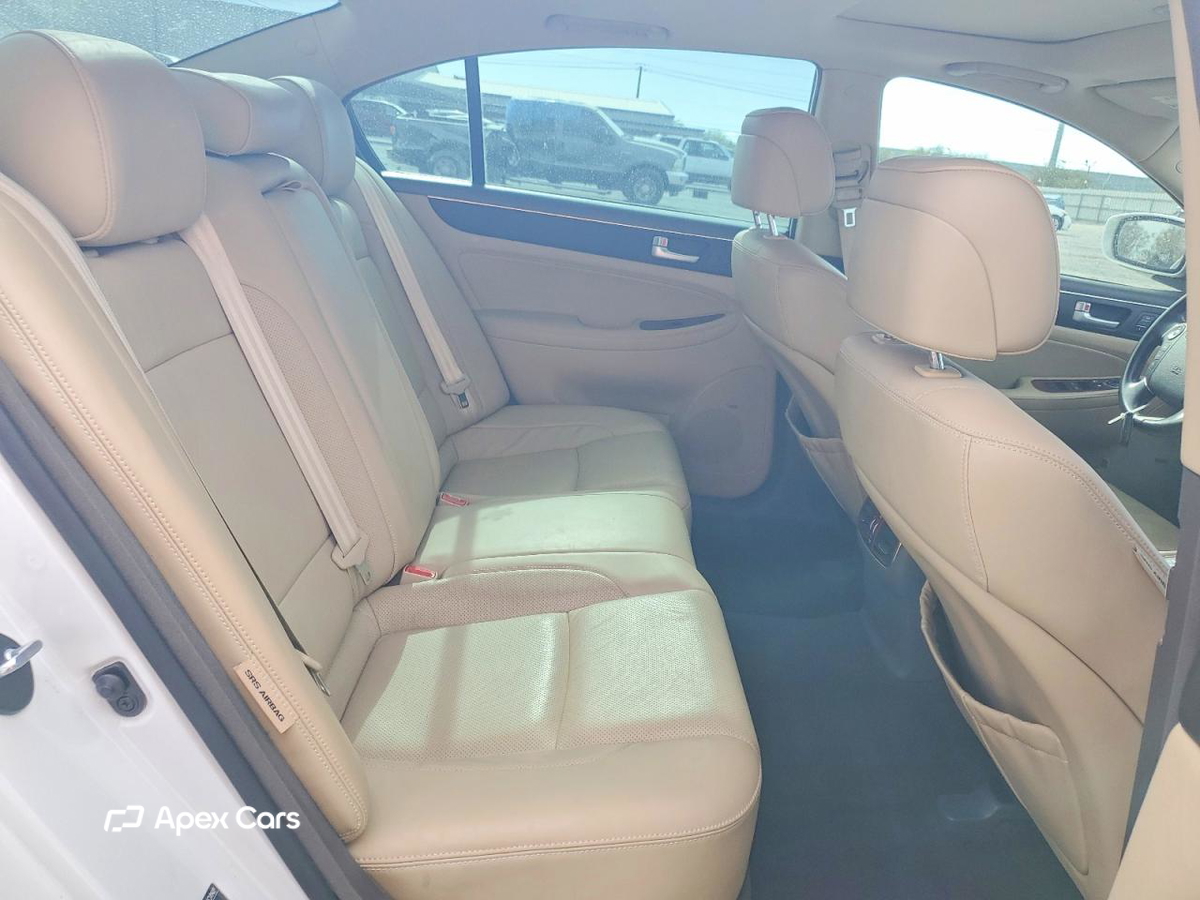 Hyundai Genesis 2012