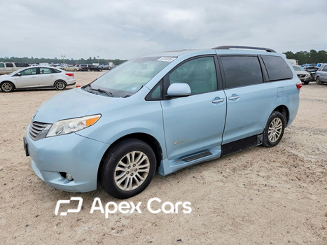 Toyota Sienna 2015 - Image 1 of 9