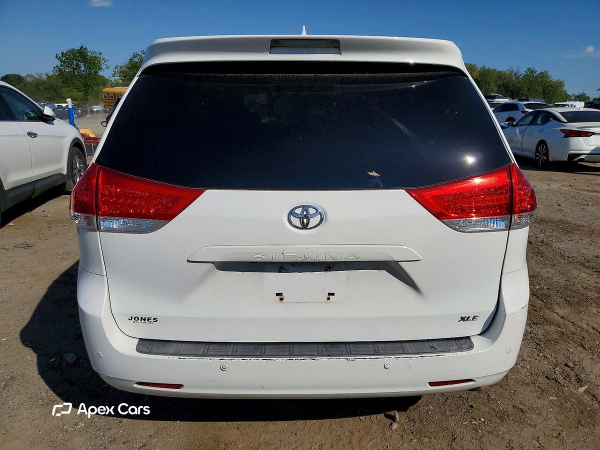 Toyota Sienna 2011