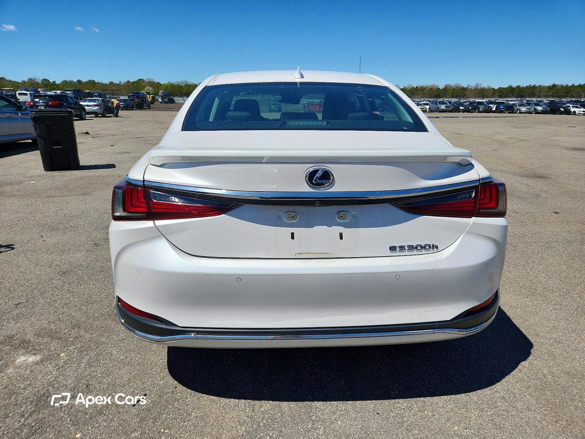 Lexus ES 2020