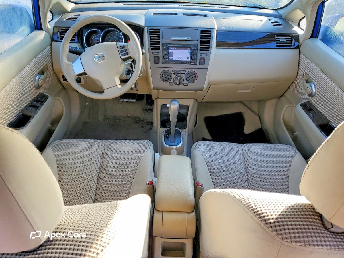 Nissan Versa 2011