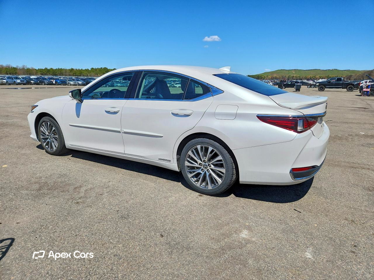Lexus ES 2020