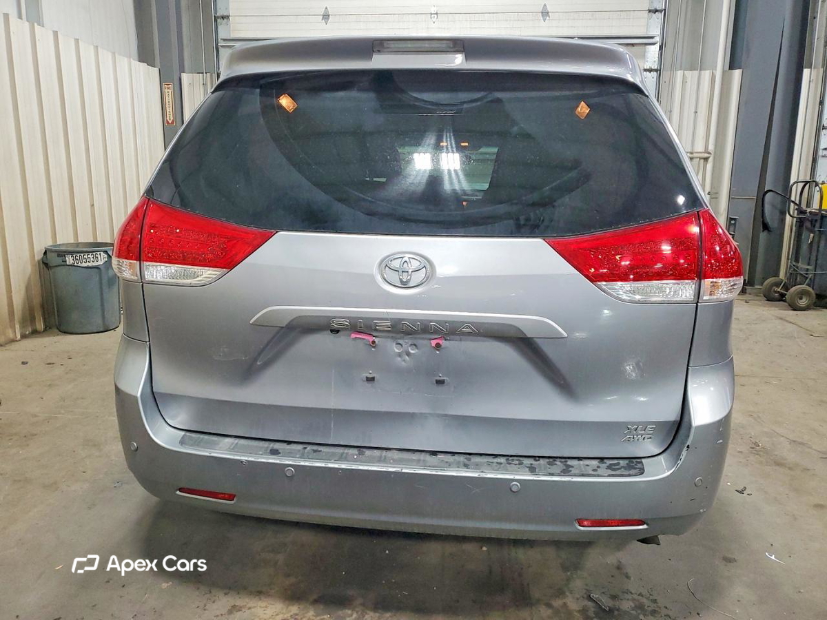 Toyota Sienna 2011