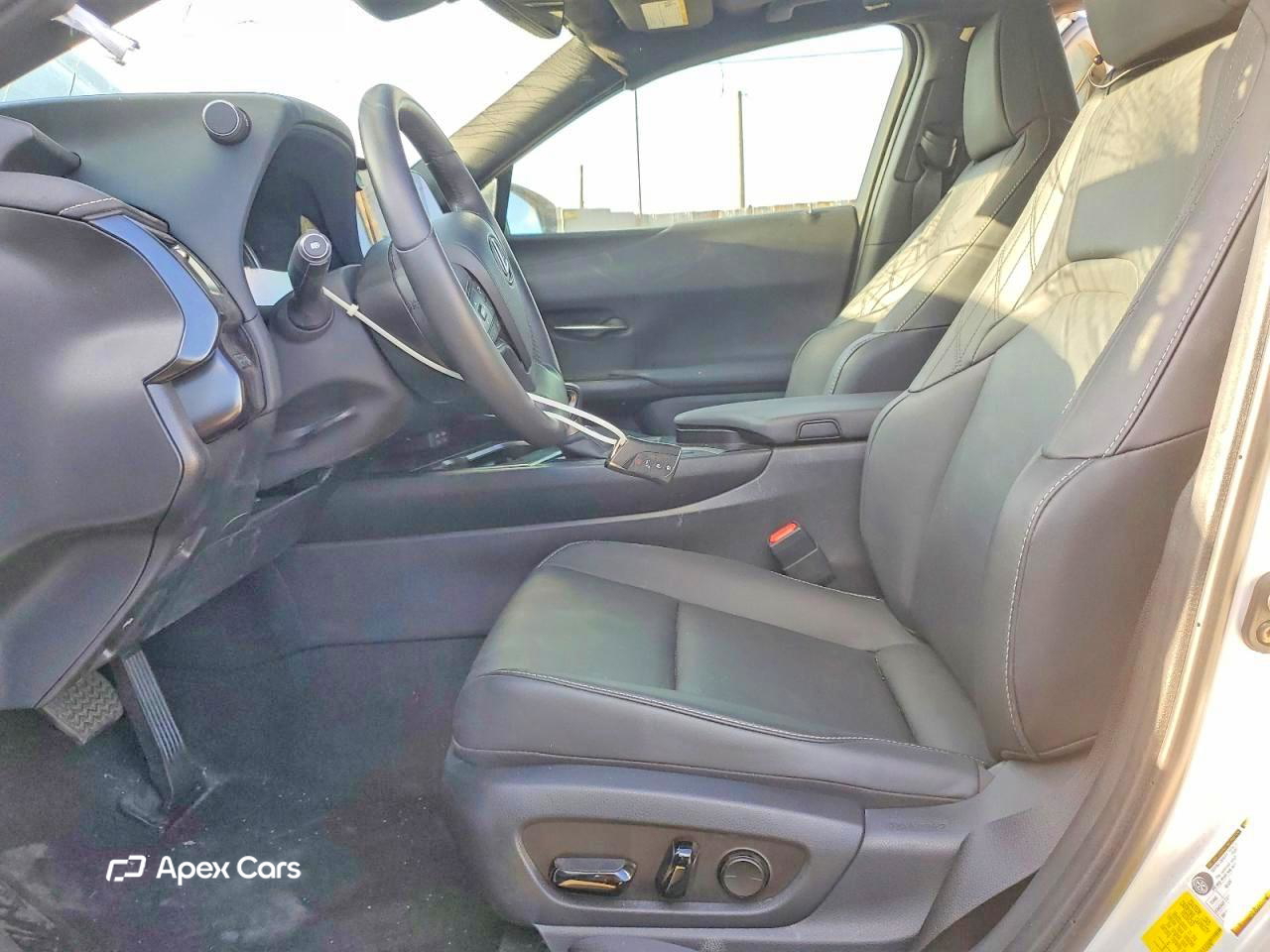 Lexus UX 2024