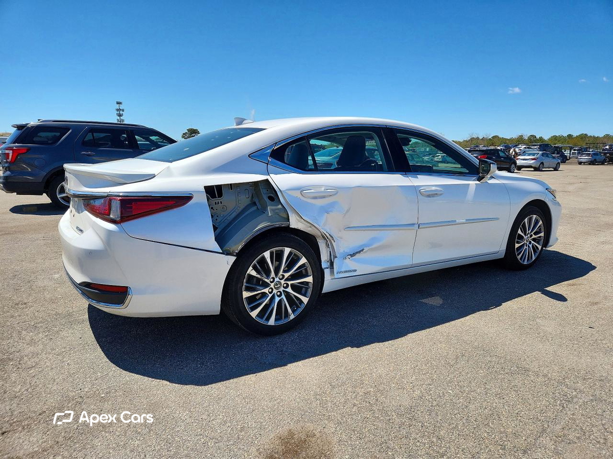 Lexus ES 2020