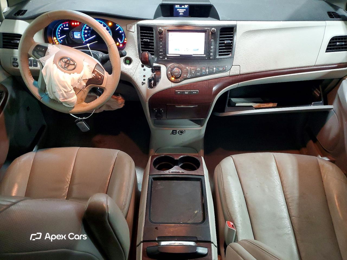 Toyota Sienna 2011