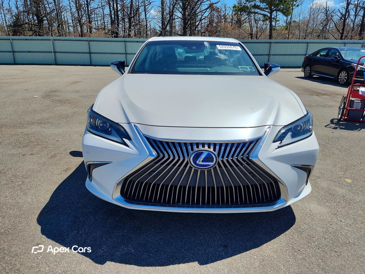 Lexus ES 2020