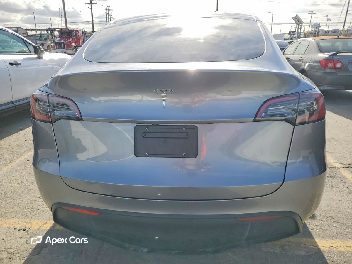 Tesla Model Y 2025