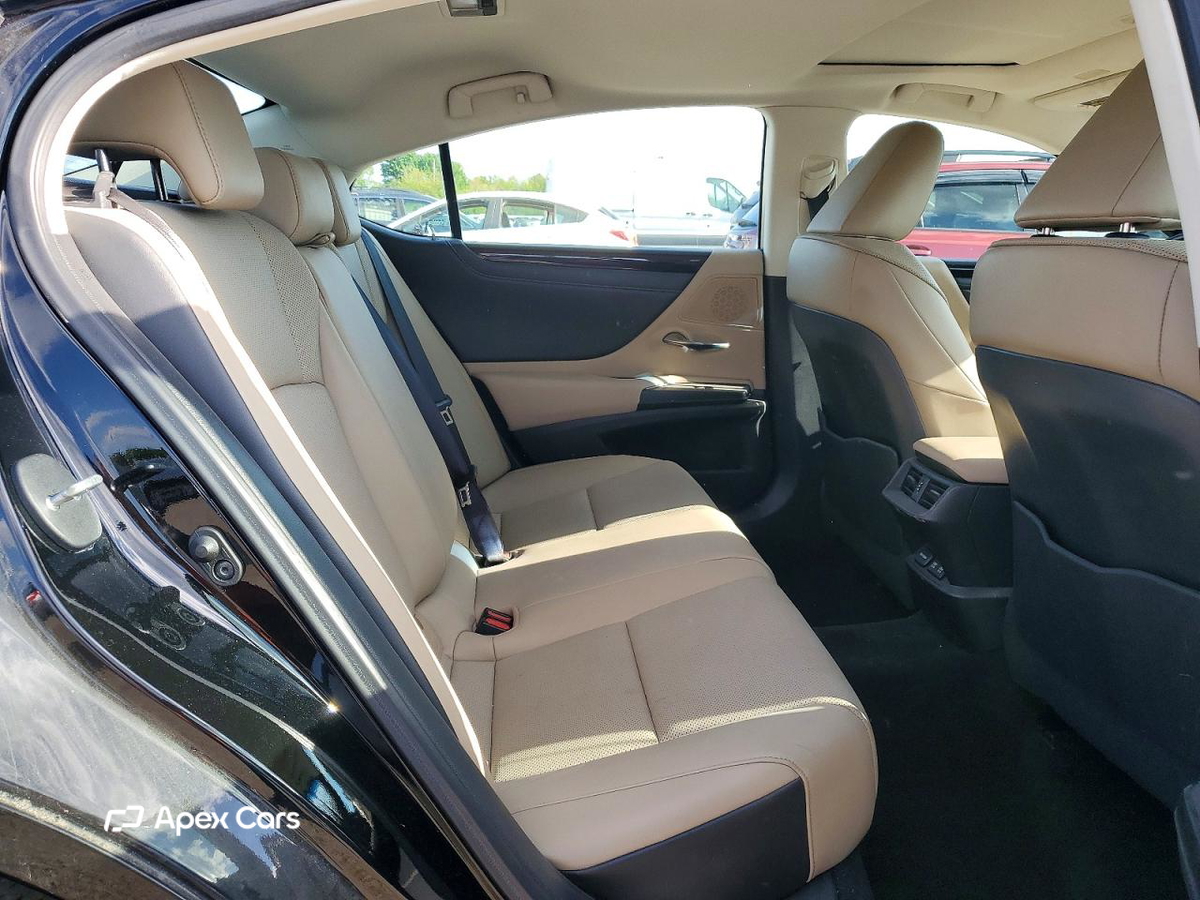 Lexus ES 2020