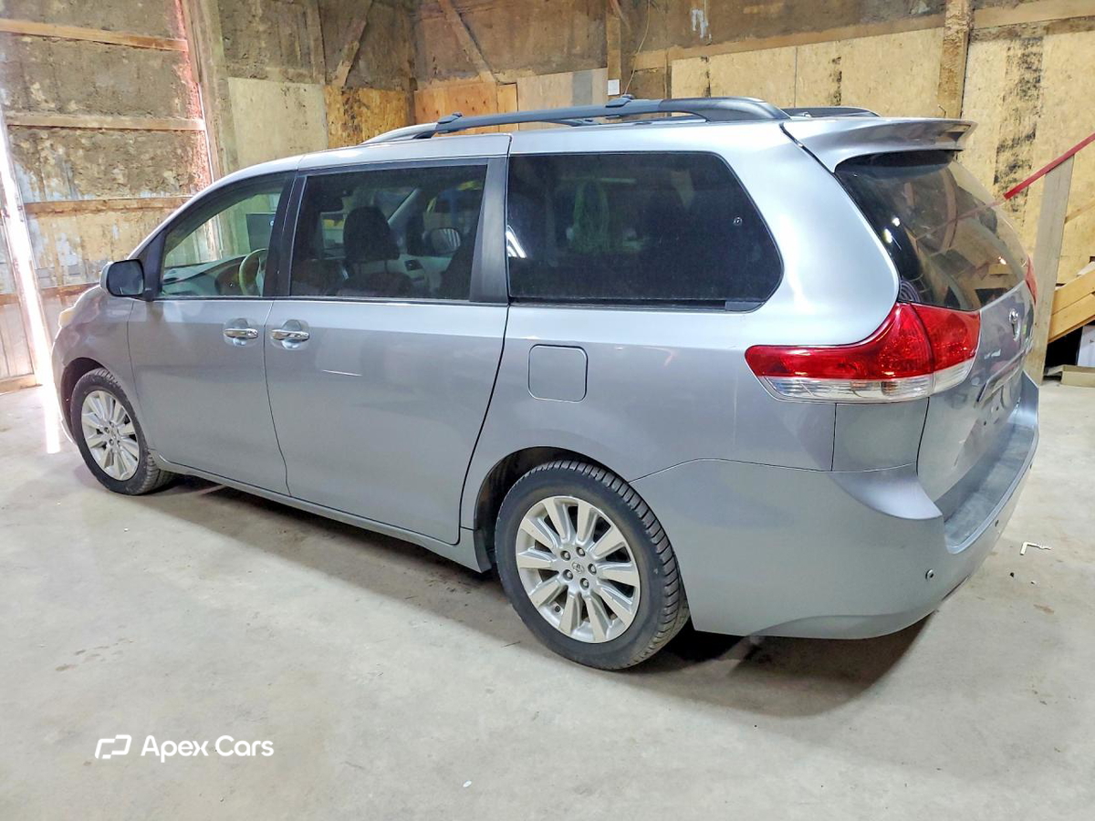Toyota Sienna 2012