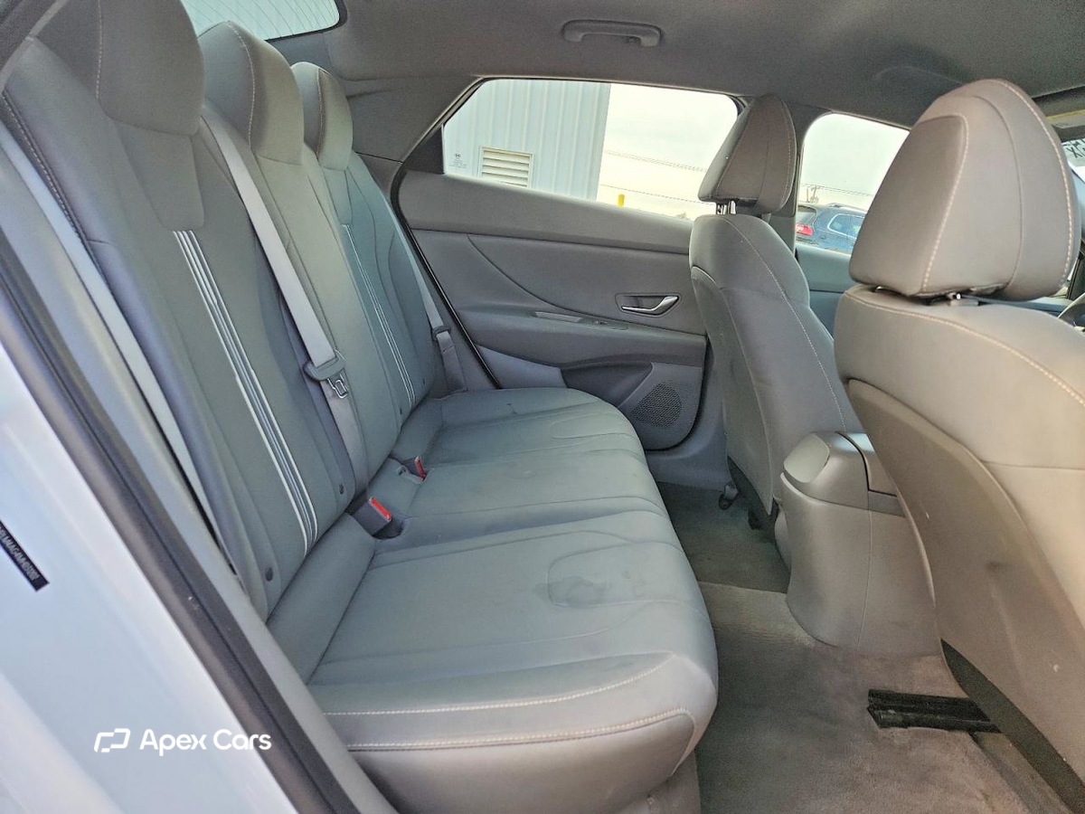 Hyundai Elantra 2021