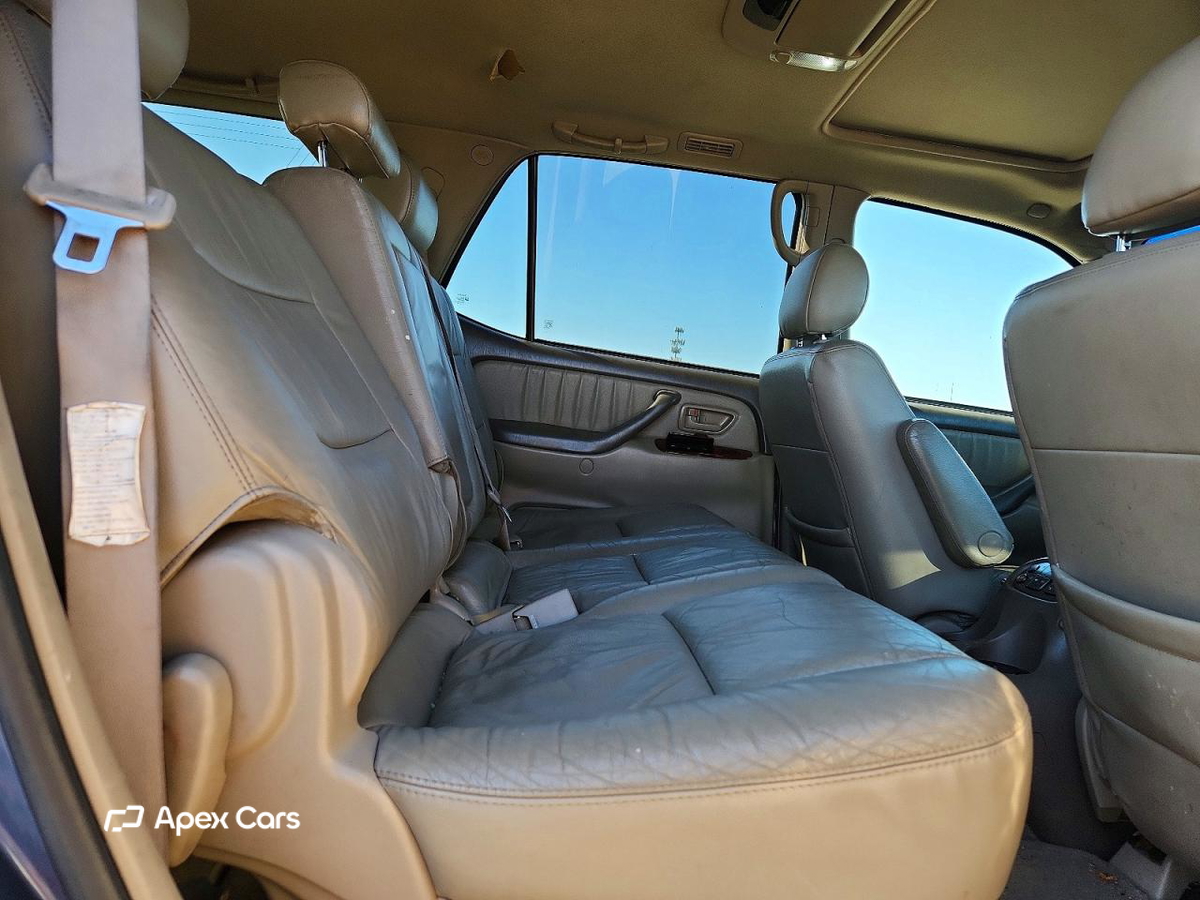 Toyota Sequoia 2005