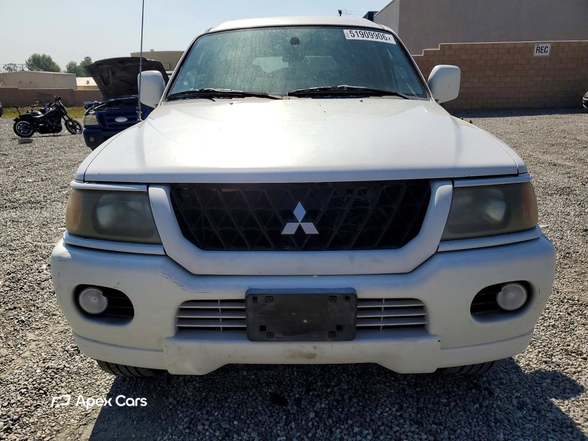 Mitsubishi Montero 2003
