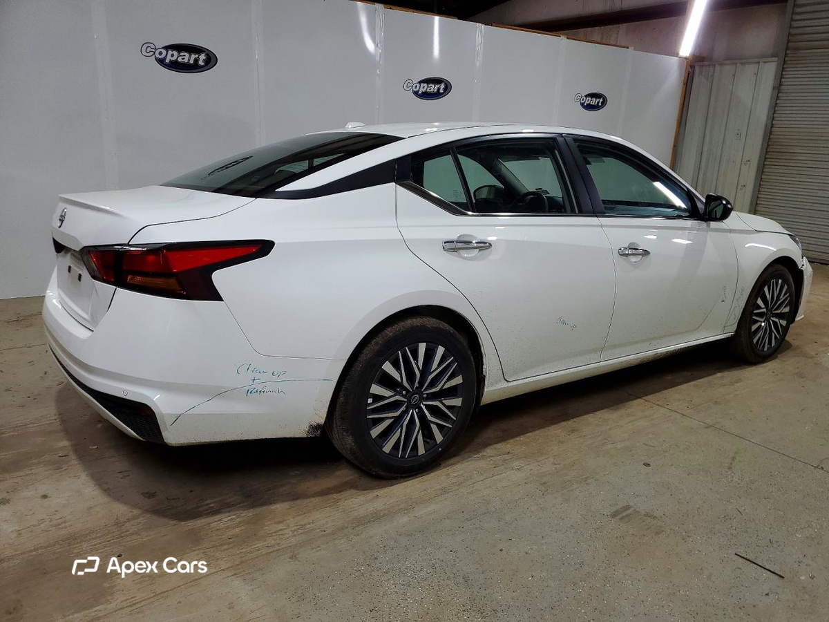 Nissan Altima 2025