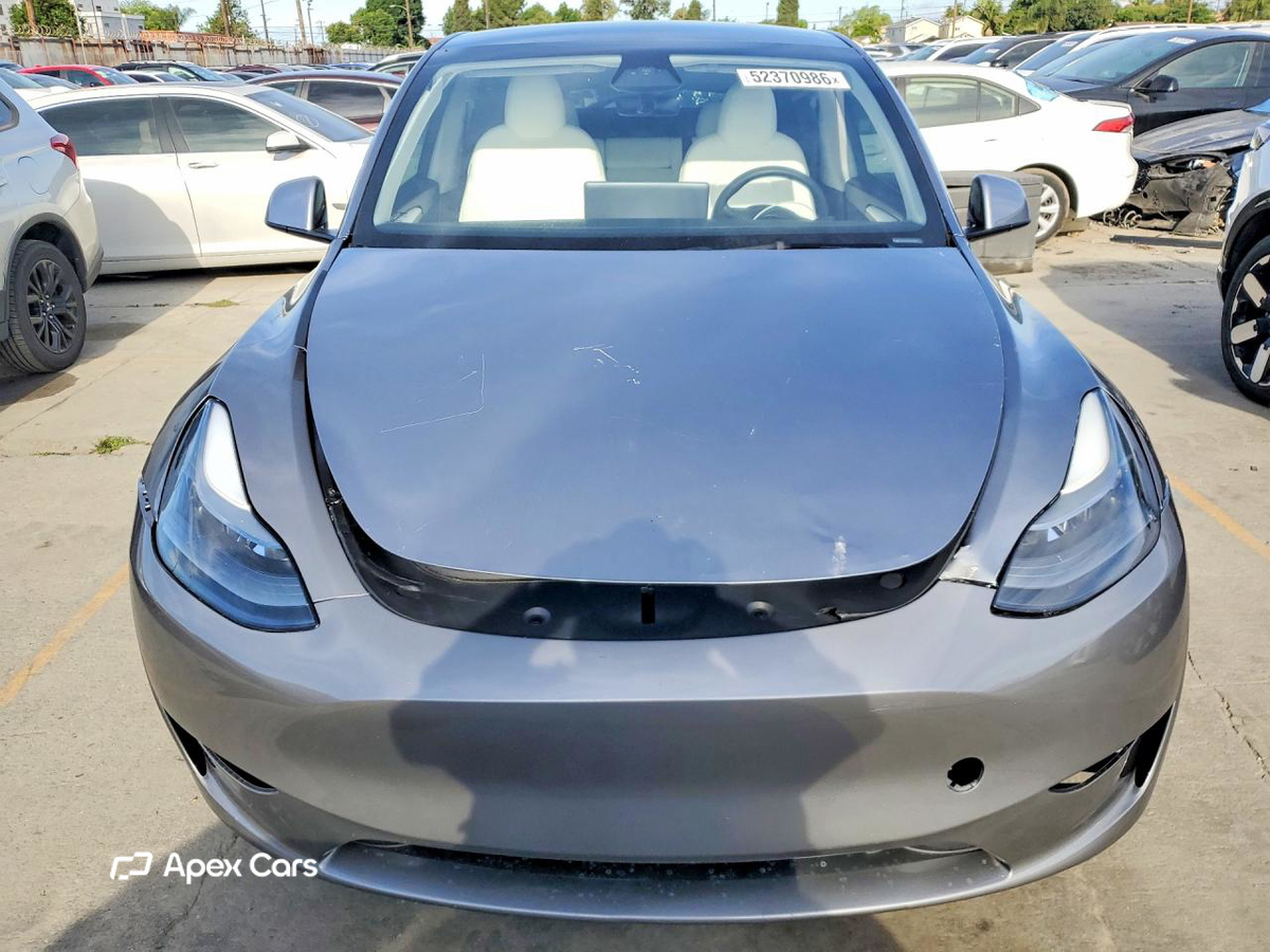 Tesla Model Y 2025