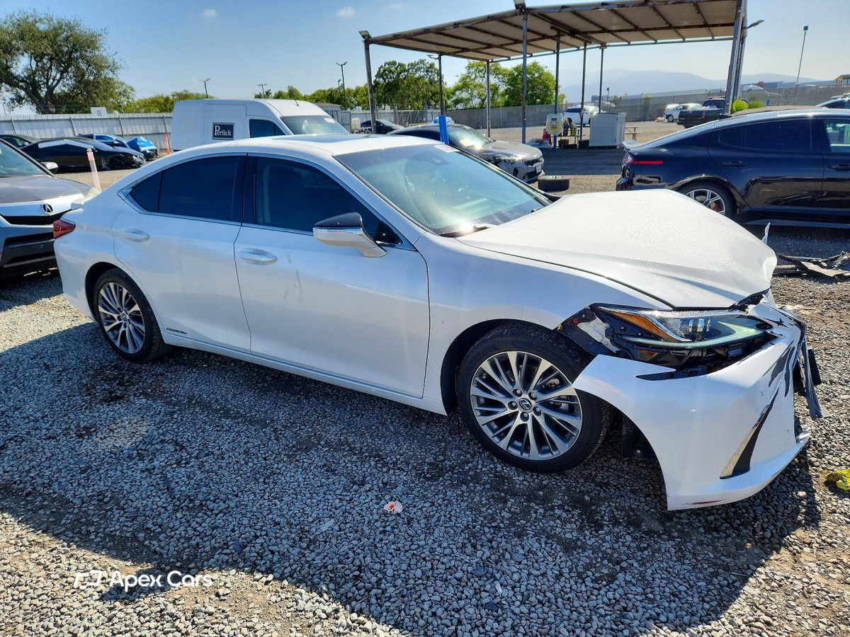 Lexus ES 2021