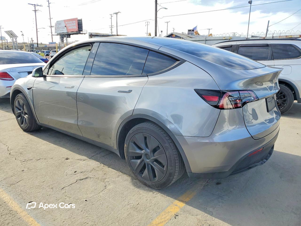 Tesla Model Y 2025